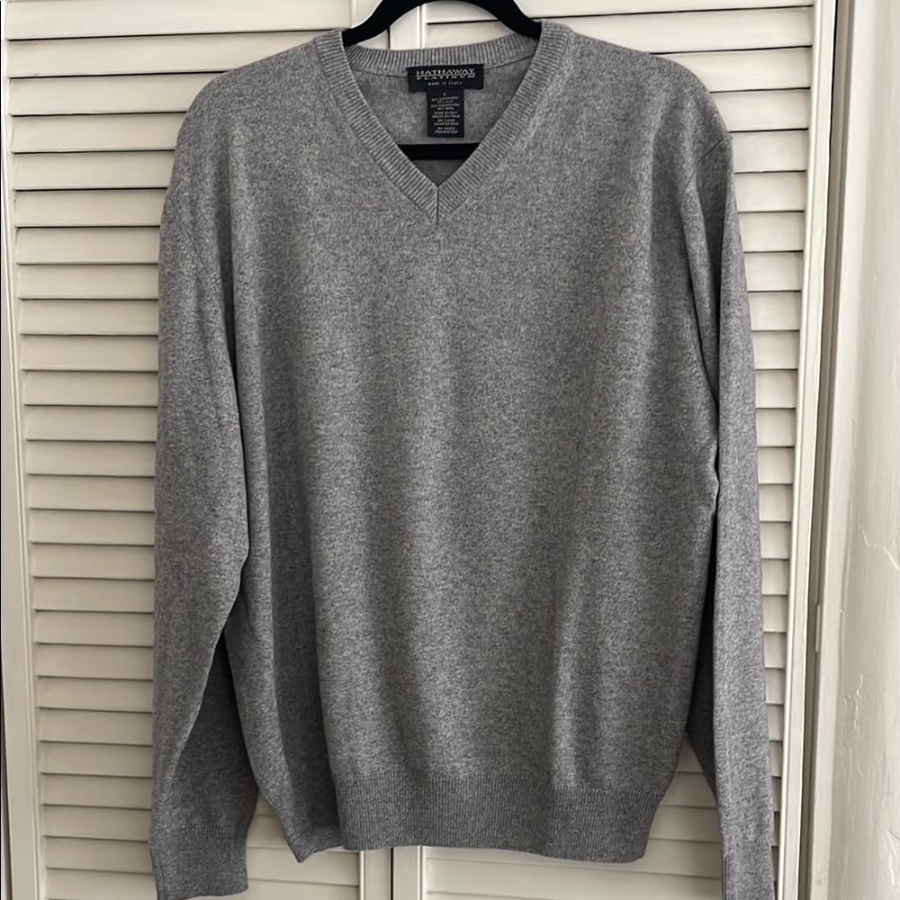 Men's Hathaway Cashmere/Silk  Gray V-Neck Sweater.  Made in Italy.